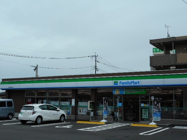 コンビニ　ファミリーマート宮崎権現通店（コンビニ）まで400m