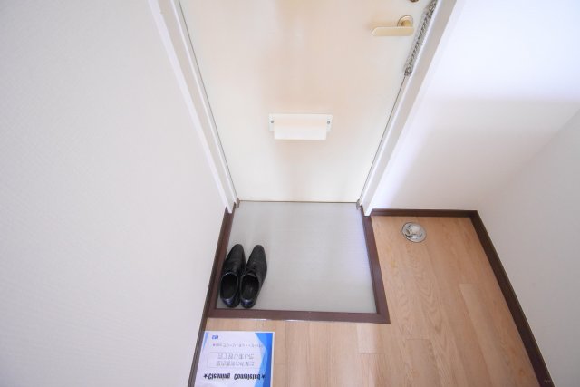 玄関　同物件別部屋参考写真です。