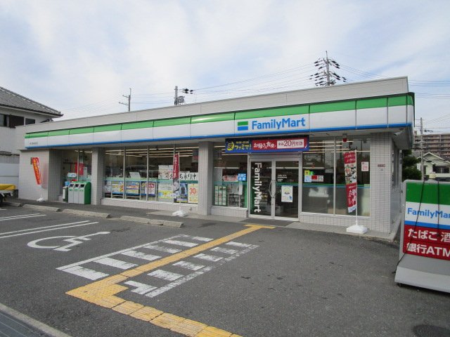 コンビニ　ファミリーマート　枚方長尾谷町店（コンビニ）まで572m