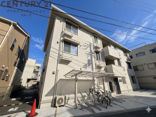 建物外観　オートロックで外部の人間が簡単に出入りできないため安心です。