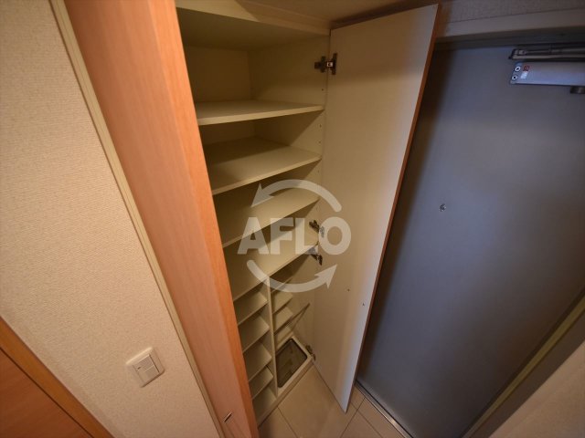 収納　グラマシー京橋　シューズボックス