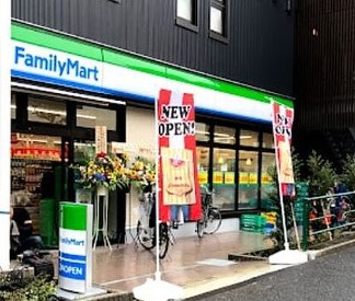 コンビニ　ファミリーマート環八蒲田本町店（コンビニ）まで394m