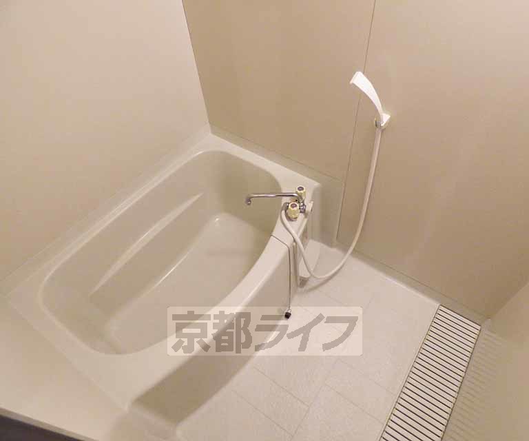 バス・シャワールーム　バスルームです。
