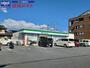 コンビニ　ファミリーマート嬉野中川新町店（コンビニ）まで105m