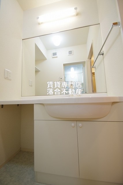 洗面設備　独立洗面化粧台付き