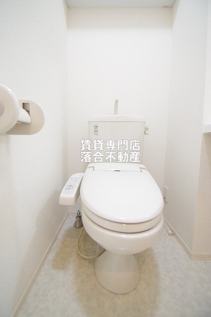 トイレ　温水洗浄暖房便座付き♪