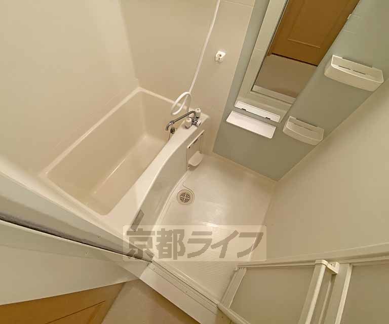 バス・シャワールーム　アクセントパネルがお洒落な浴室です。