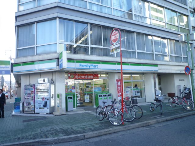 コンビニ　ファミリーマート（コンビニ）まで40m