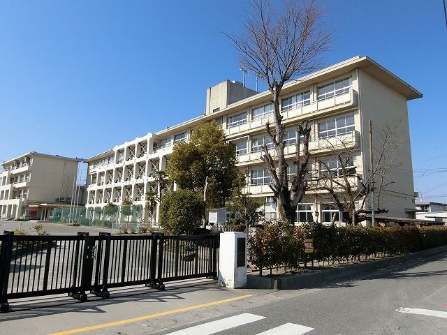 小学校　大垣市立静里小学校（小学校）まで550m