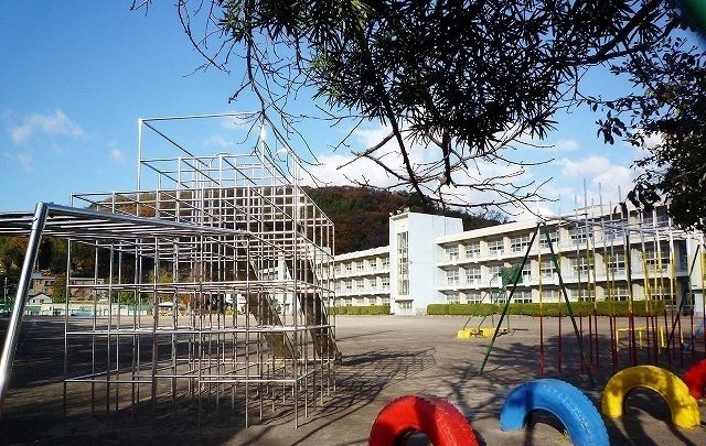 小学校　伊豆の国市立長岡南小学校（小学校）まで500m