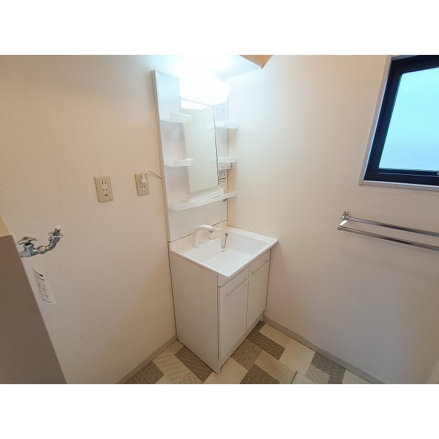 洗面設備　※同型別部屋のため、設備色味等異なる可能