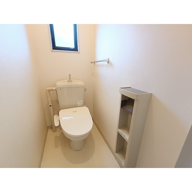 トイレ　※同型別部屋のため、設備色味等異なる可能