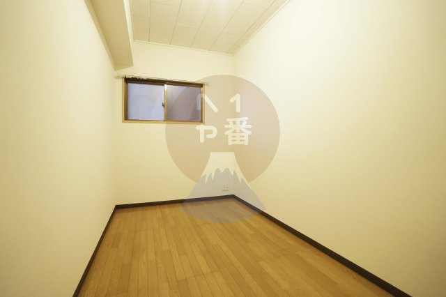 その他部屋・スペース　開放的な寝室です　※参考写真です