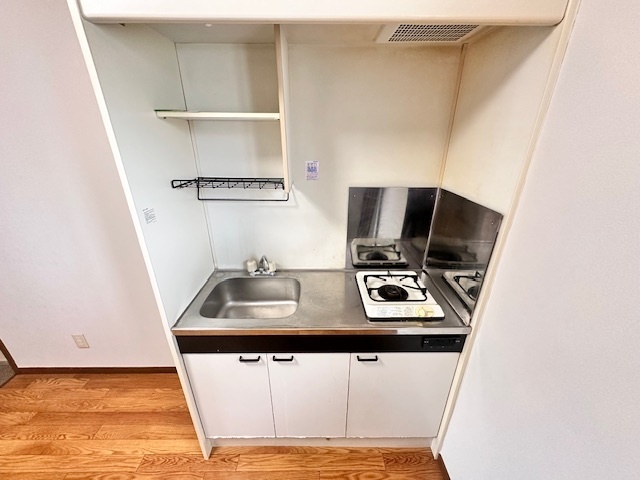 キッチン　同建物別部屋写真