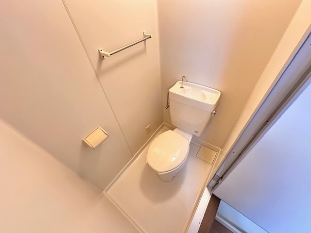 トイレ　同建物別部屋写真