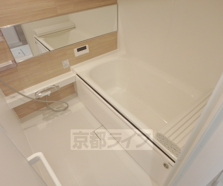 バス・シャワールーム　ゆったり浸かれるお風呂です。
