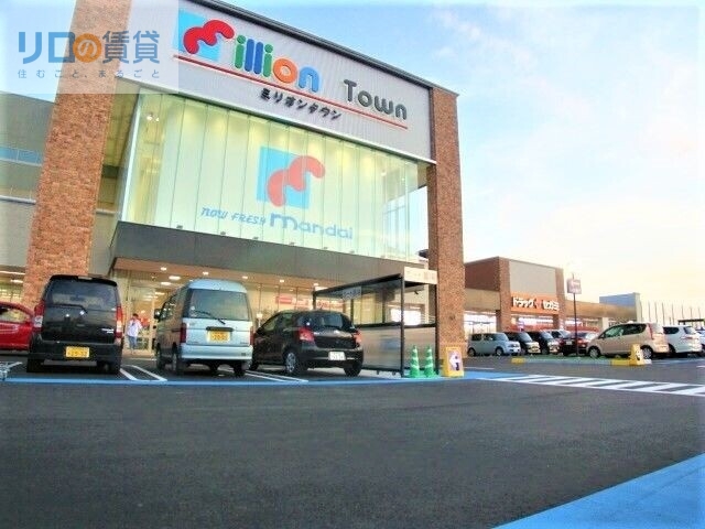 ショッピングセンター　ミリオンタウン伊丹荒牧（ショッピングセンター）まで705m
