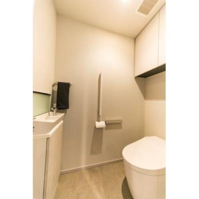 トイレ　※写真は同タイプ住戸です。