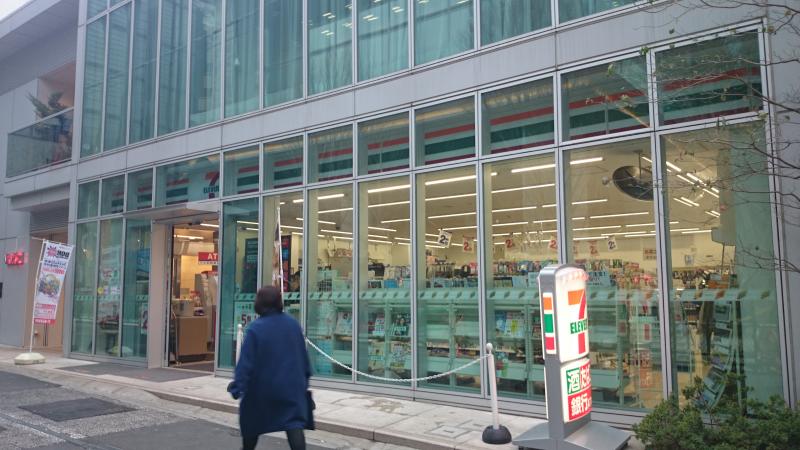コンビニ　セブンイレブン六本木7丁目店（コンビニ）まで190m