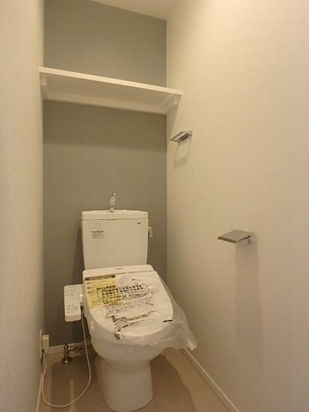 トイレ　温水洗浄便座付で快適に過ごせます