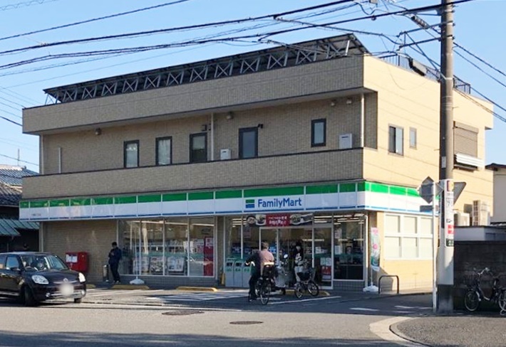 コンビニ　ファミリーマート 六浦四丁目店（コンビニ）まで113m