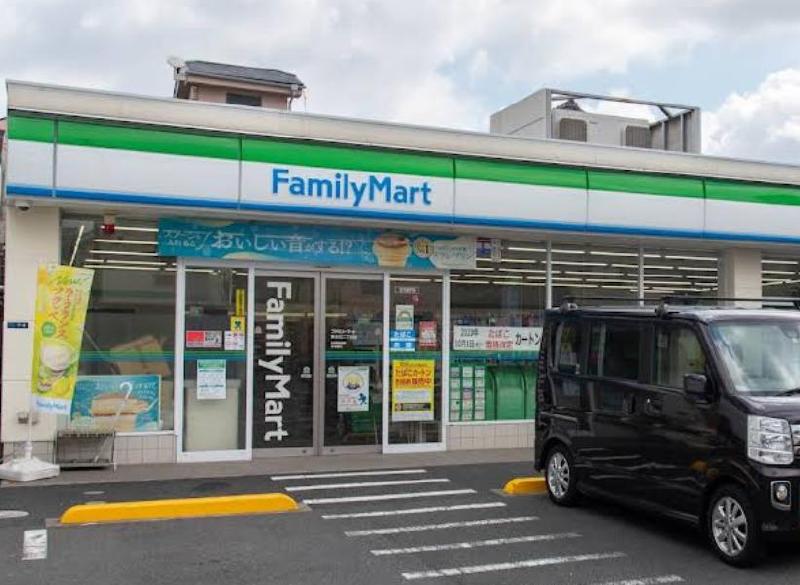 コンビニ　ファミリーマート（コンビニ）まで166m