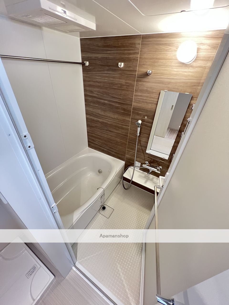 バス・シャワールーム　※別部屋のお写真になります。