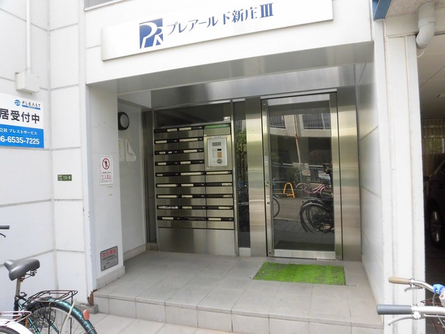 エントランス　落ちついた外観にマッチしたエントランスです