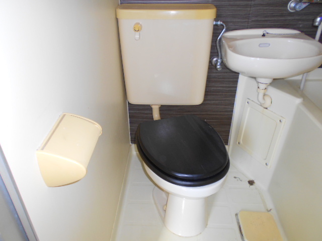 トイレ　バスルーム内のトイレです