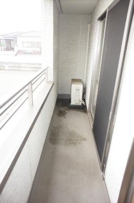 バルコニー　お布団も干せますね