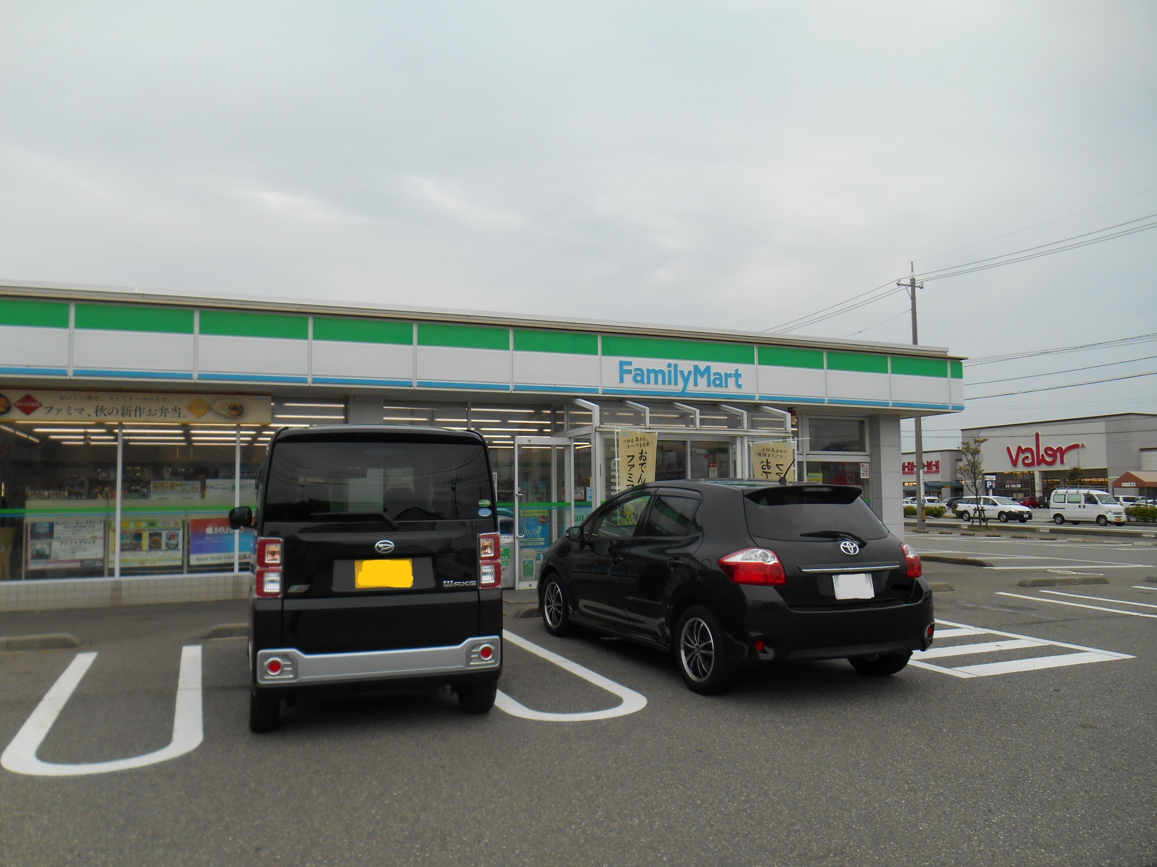 コンビニ　ファミリーマート金沢木曳野店（コンビニ）まで852m