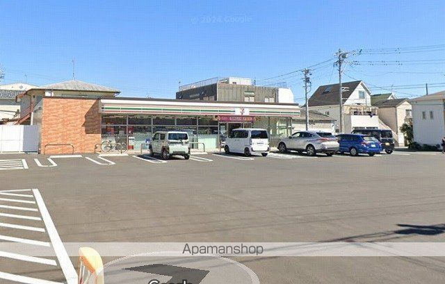 コンビニ　セブンイレブン（コンビニ）まで218m