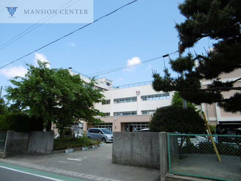 小学校　新潟市立牡丹山小学校（小学校）まで723m