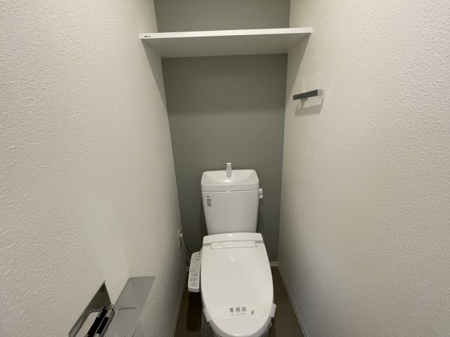 トイレ　イメージとして同建物他部屋を表示しています
