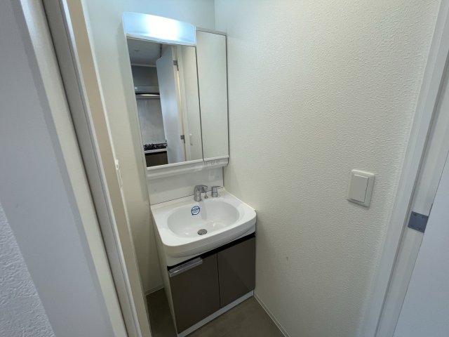 洗面設備　イメージとして同建物他部屋を表示しています