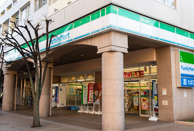 コンビニ　ファミリーマート お台場海浜公園店（コンビニ）まで832m
