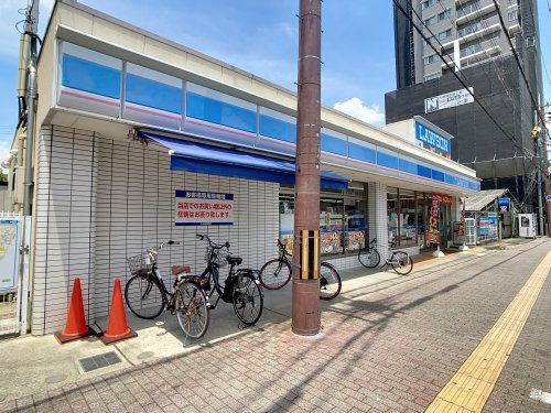コンビニ　ローソン 枚方公園西口店（コンビニ）まで128m