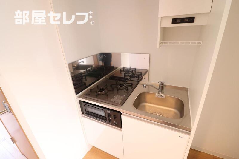 キッチン　キッチンスペースにも収納があります