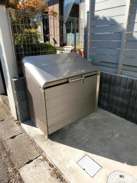 その他　敷地内にゴミ捨て場があるので便利ですね