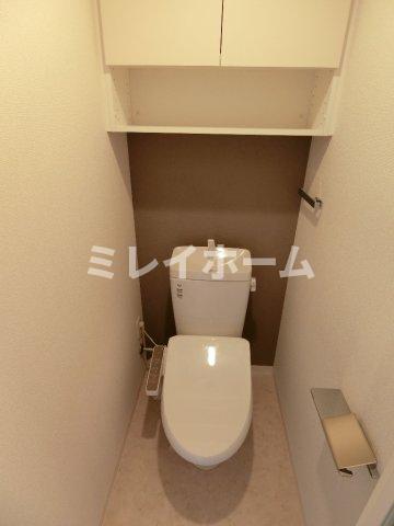 トイレ　同建物内、別のお部屋の参考写真になります。