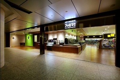 コンビニ　ファミマ汐留ビルディング店（コンビニ）まで347m
