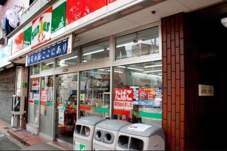 コンビニ　サンクス 浜松町駅前店（コンビニ）まで572m