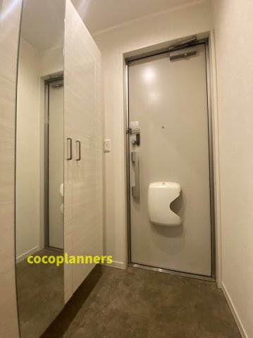玄関　※同間取り。別号室の写真です。