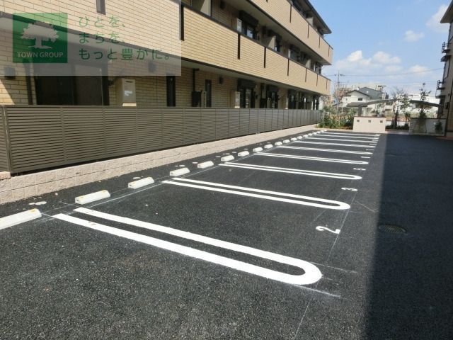 駐車場　敷地内駐車場あり