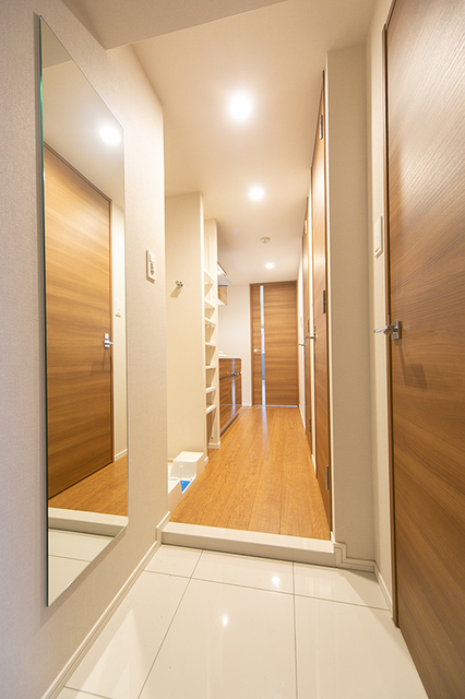 玄関　※写真は同タイプ住戸です。