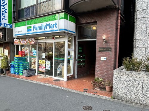 コンビニ　ファミリーマート（コンビニ）まで20m