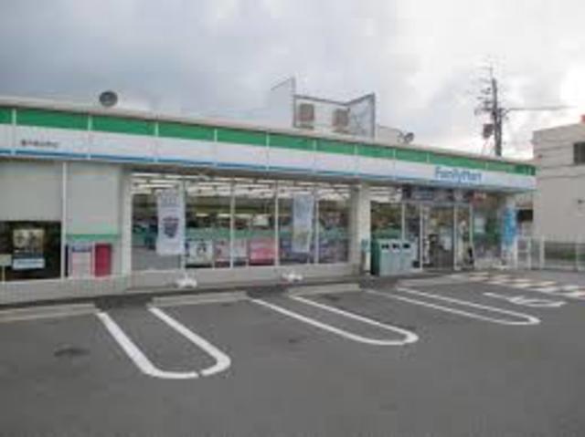 コンビニ　ファミリーマート豊中長興寺店（コンビニ）まで345m