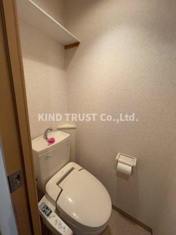 トイレ　落ち着いた色調のトイレです