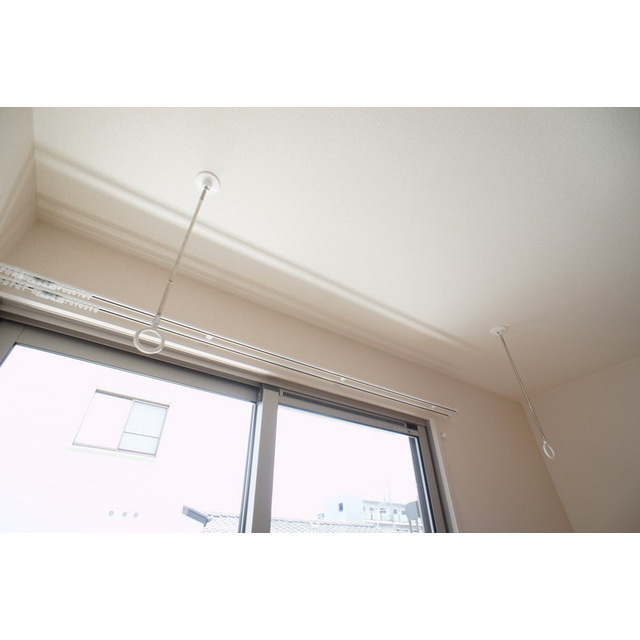 その他設備　室内物干しで雨の日も安心ですね
