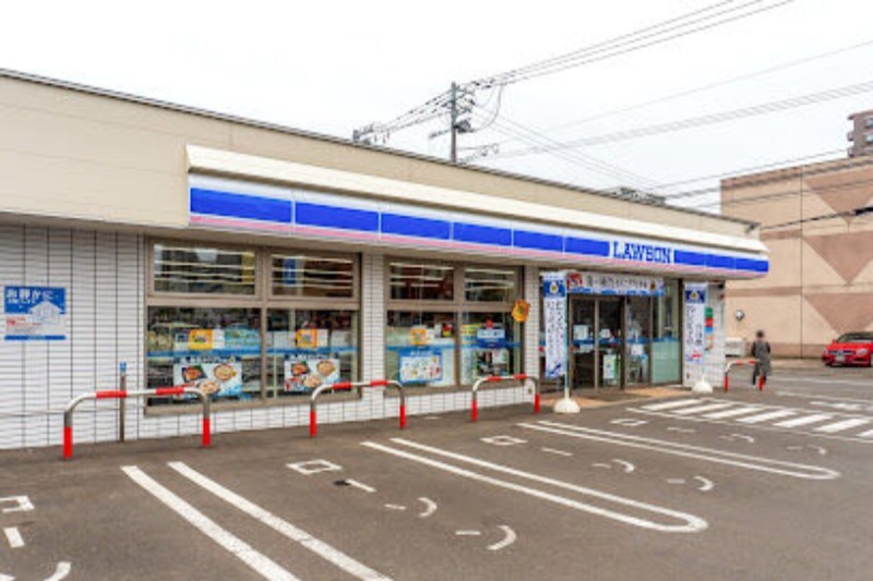 コンビニ　ローソン札幌南11条店（コンビニ）まで297m
